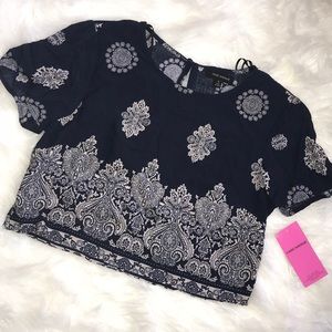 Miss Avenue Cropped T-shirt